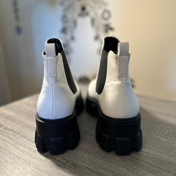 Forever 21 White Chunky Chelsea Boots – Lug Sole, Brand New - Picture 4 of 4